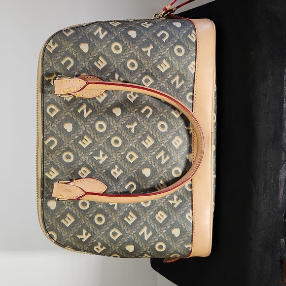 Dooney and Bourke Satchel bag - Picture 3 of 16